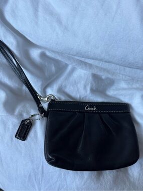 Vintage Coach F43431 Black Leather Wristlet Silver Hardware